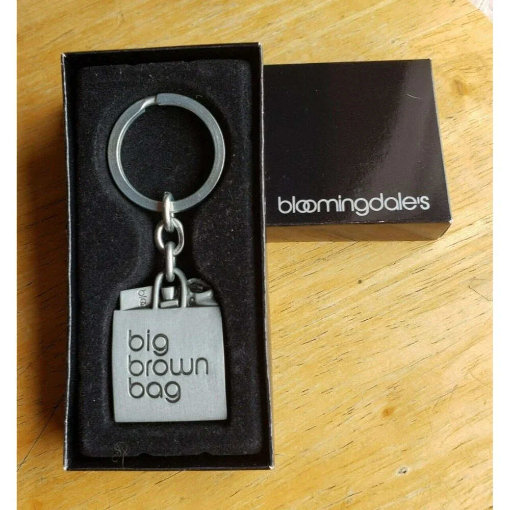Vintage Bloomindale's Big Brown Bag Pewter KEY RING KEY-CHAIN HOLDER Bloomes NEW